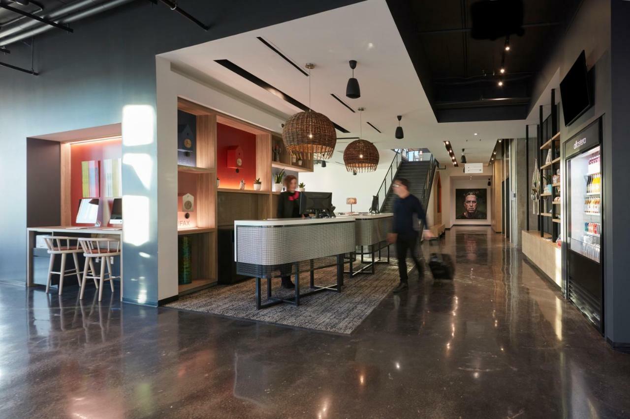 Alt Hotel Calgary East Village エクステリア 写真