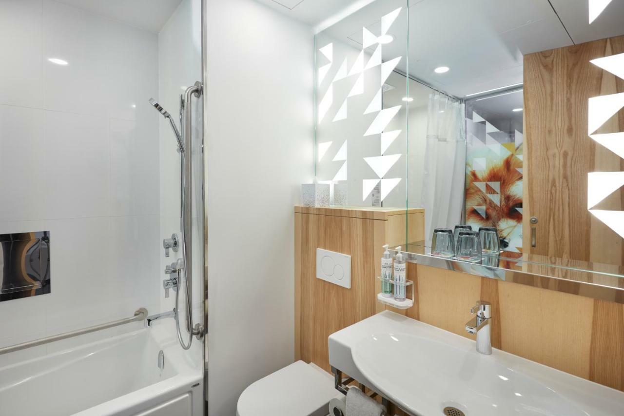 Alt Hotel Calgary East Village エクステリア 写真