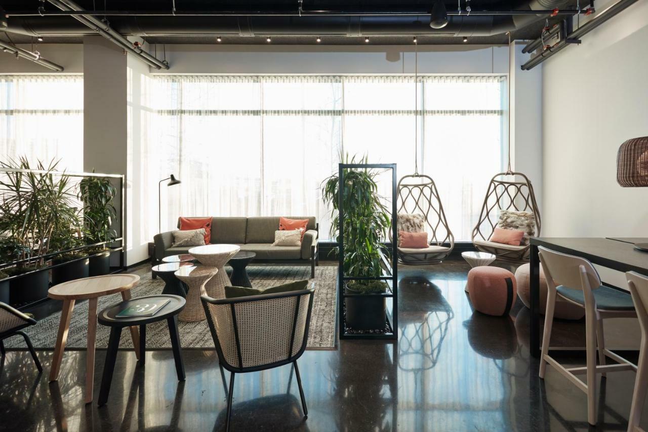 Alt Hotel Calgary East Village エクステリア 写真