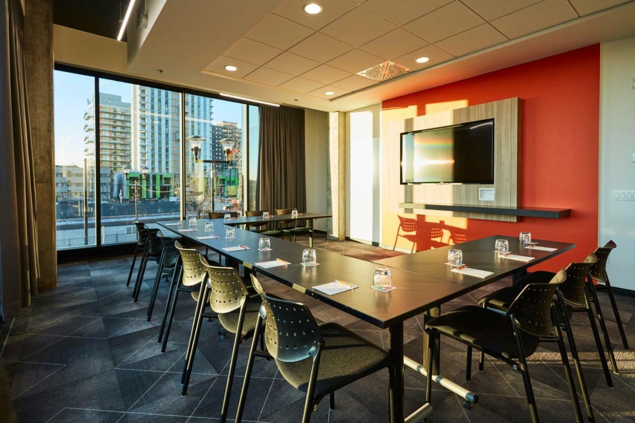 Alt Hotel Calgary East Village エクステリア 写真
