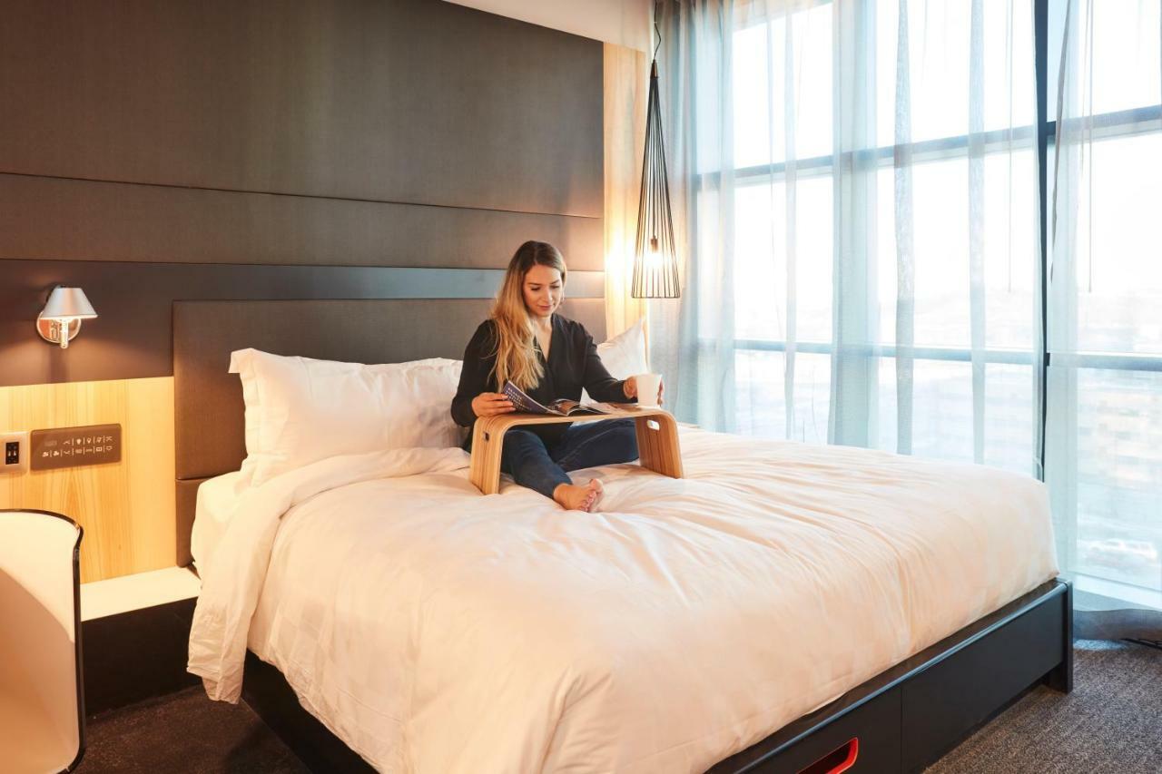 Alt Hotel Calgary East Village エクステリア 写真