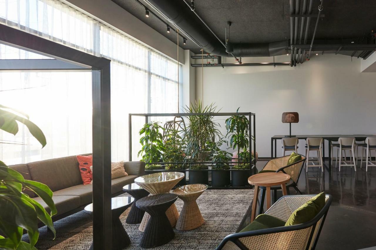 Alt Hotel Calgary East Village エクステリア 写真